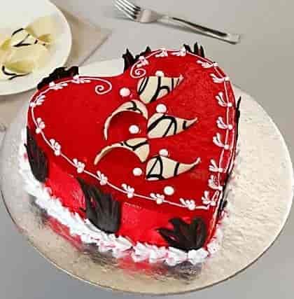 Delicious-Red-Heart-Black-Forest.jpg